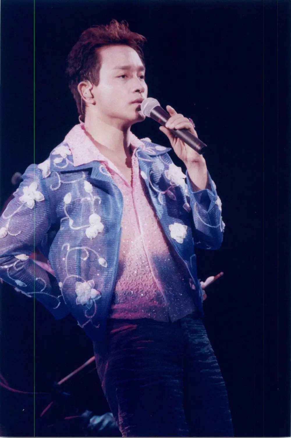 张国荣跨越97演唱会剧照1