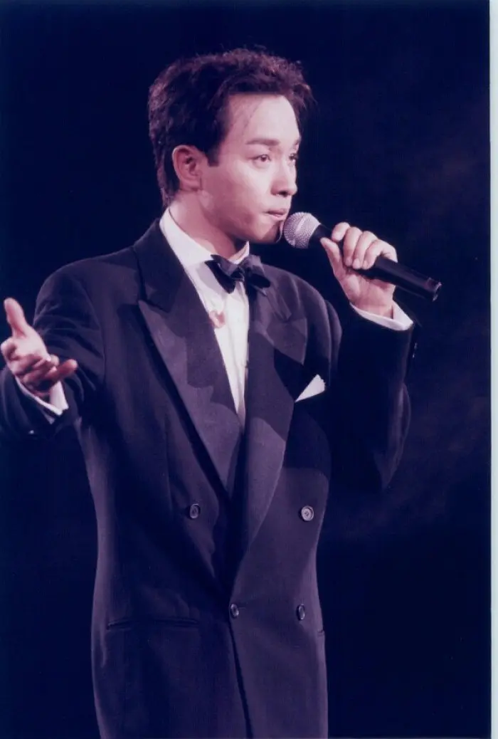 张国荣跨越97演唱会剧照2