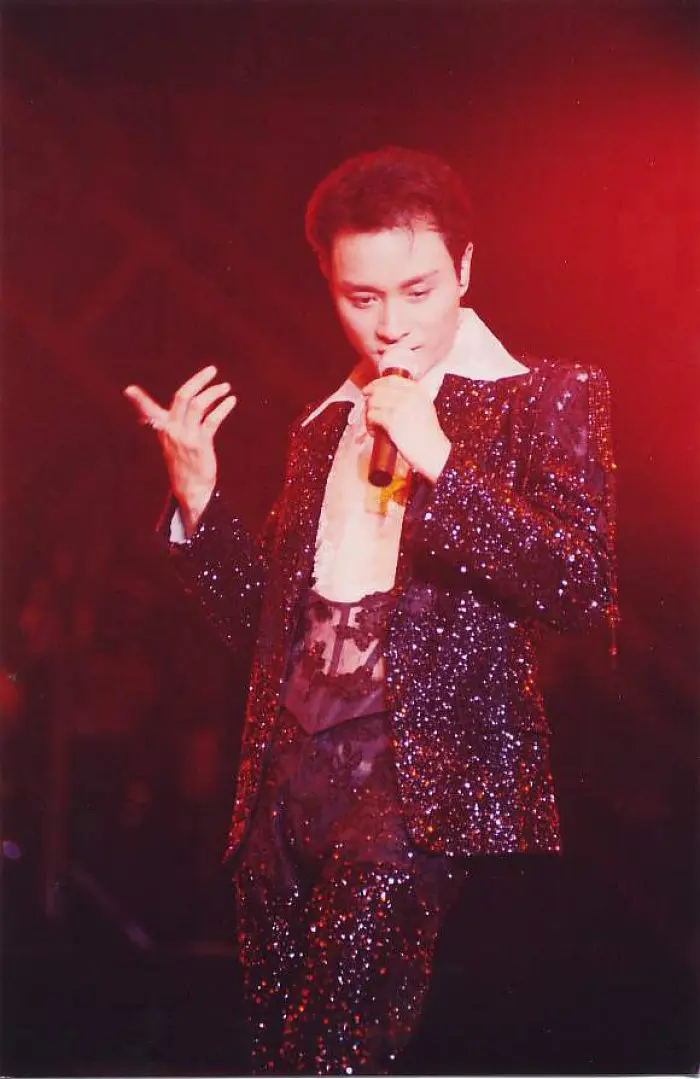 张国荣跨越97演唱会剧照3
