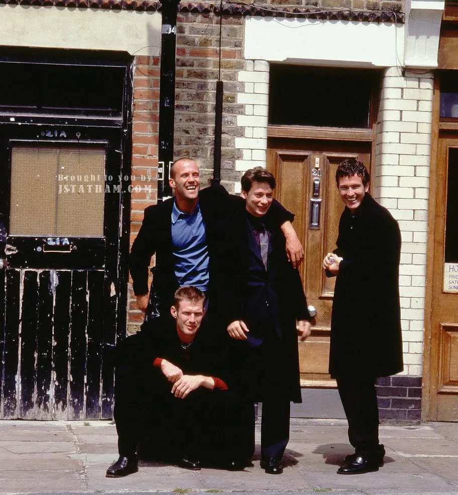 两杆大烟枪剧照3