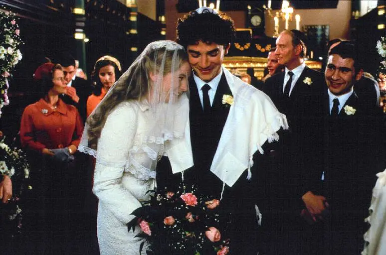 她比烟花寂寞剧照2