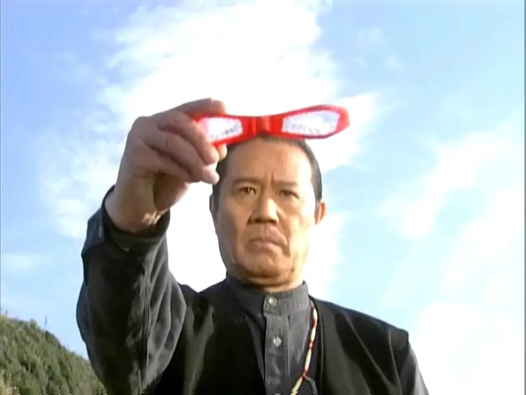 赛文奥特曼 空中飞舞的大铁块剧照1