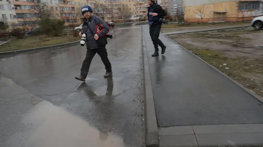 Cameras Rolling: 20 Days on Set剧照1