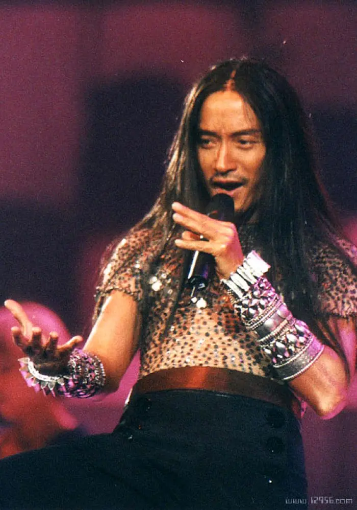 张国荣热·情演唱会剧照3