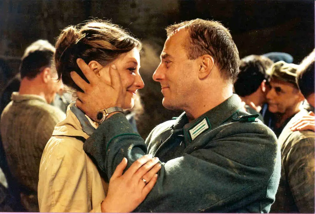 通往自由的通道剧照1