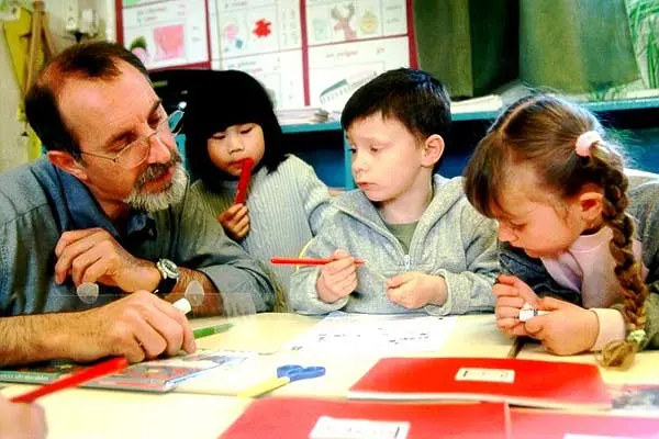 山村犹有读书声剧照1