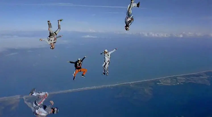 极限飞跃：冒险的内涵剧照2