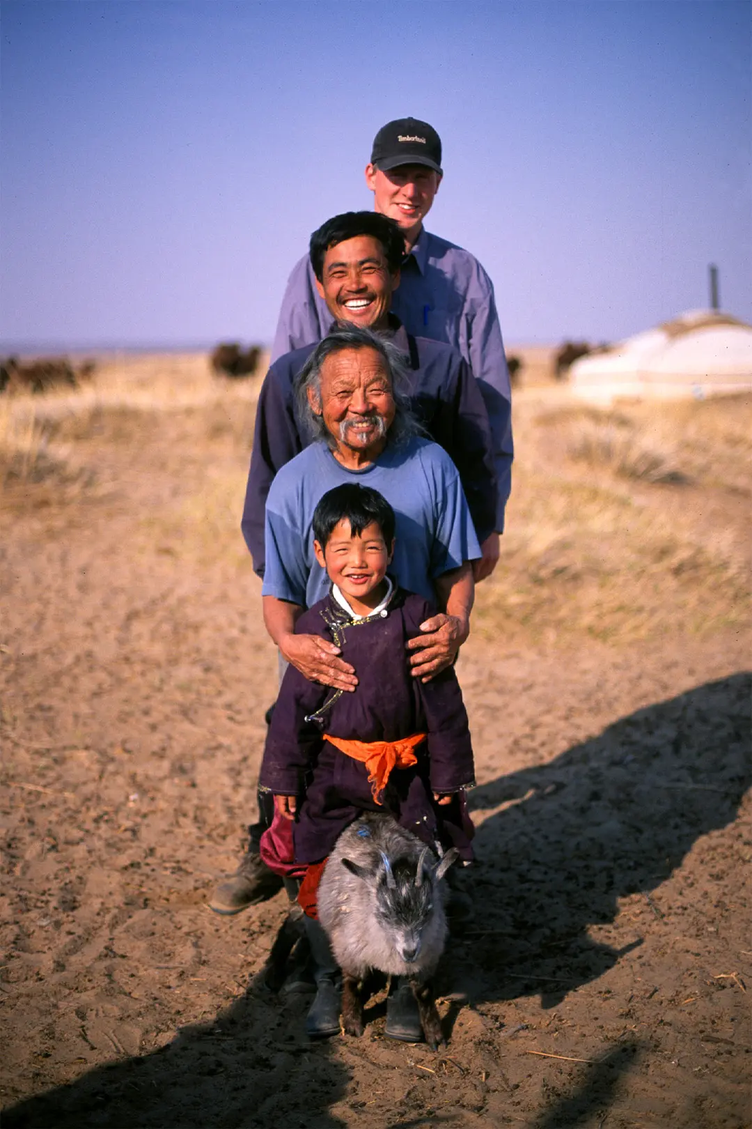 哭泣的骆驼剧照3