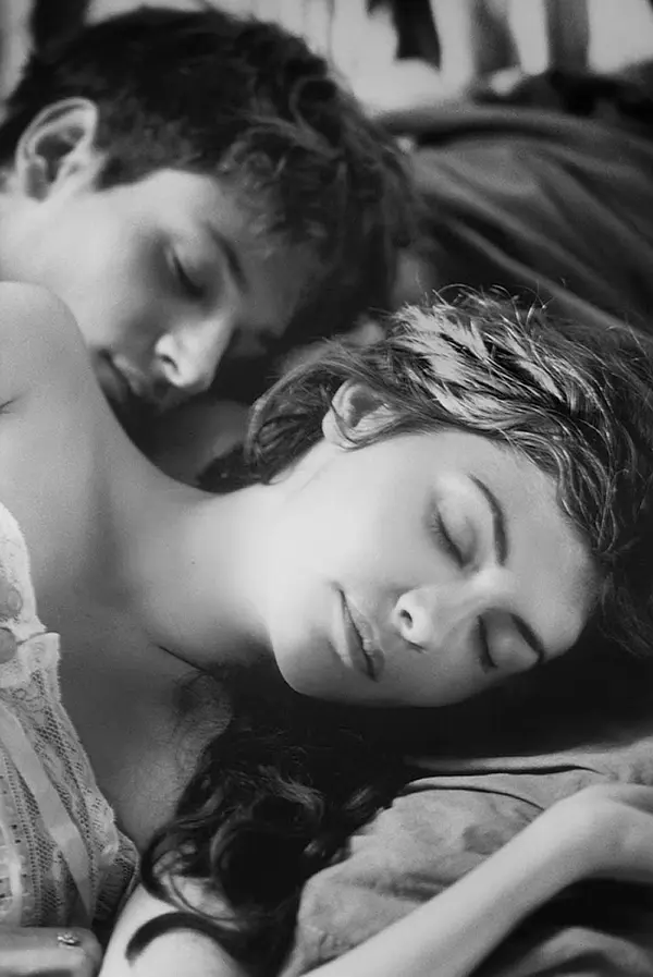 漫长的婚约剧照3