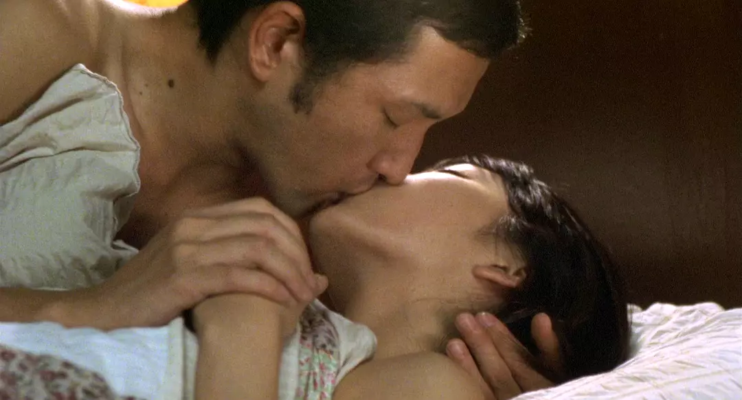 借着雨点说爱你剧照2