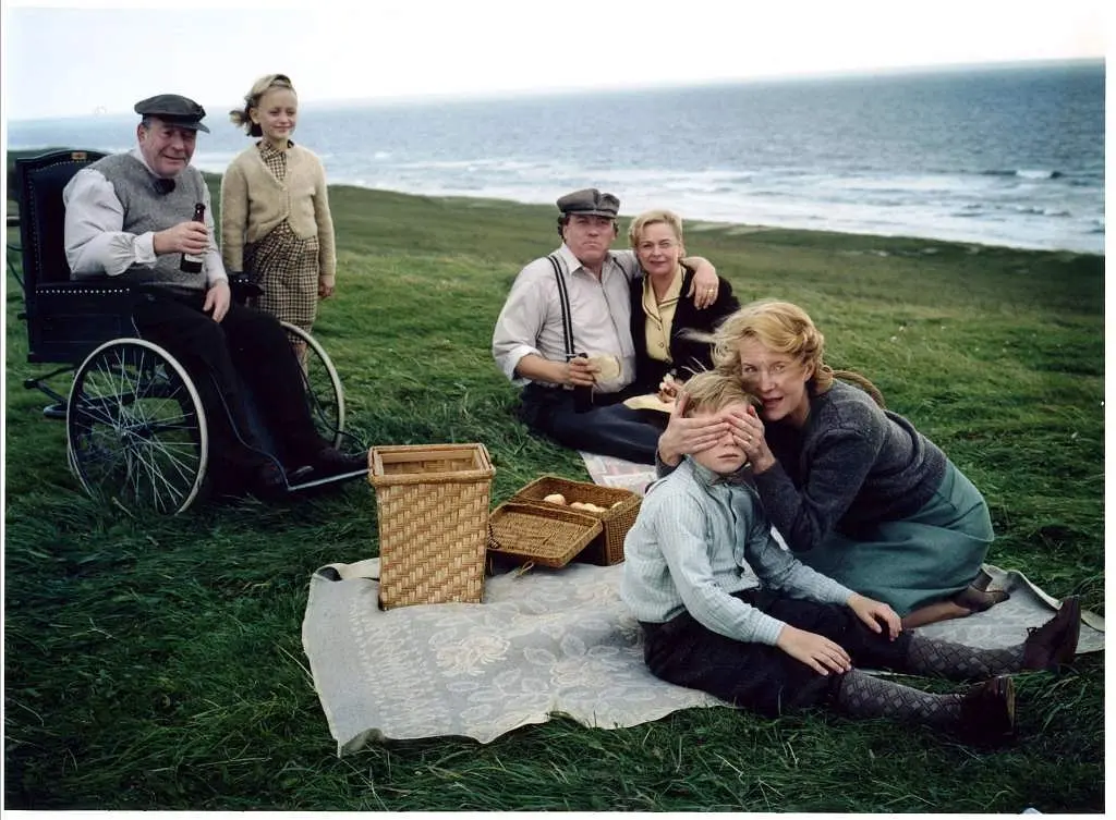 战场上的小人球剧照1