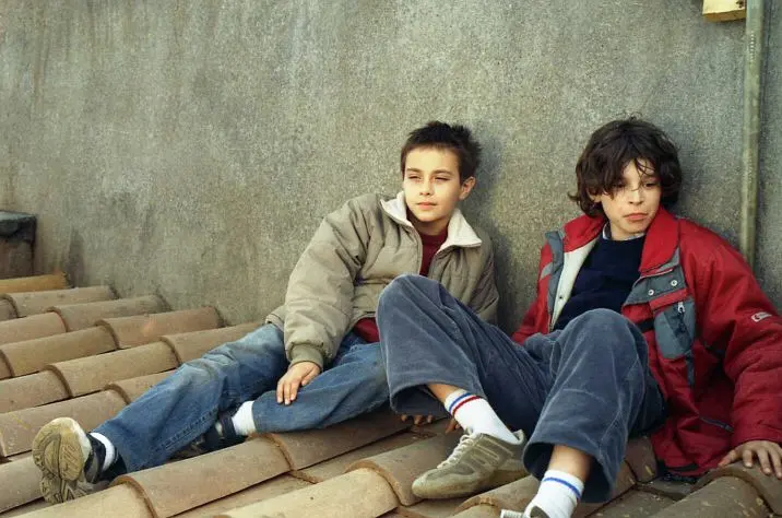 屋顶上的童年时光剧照1