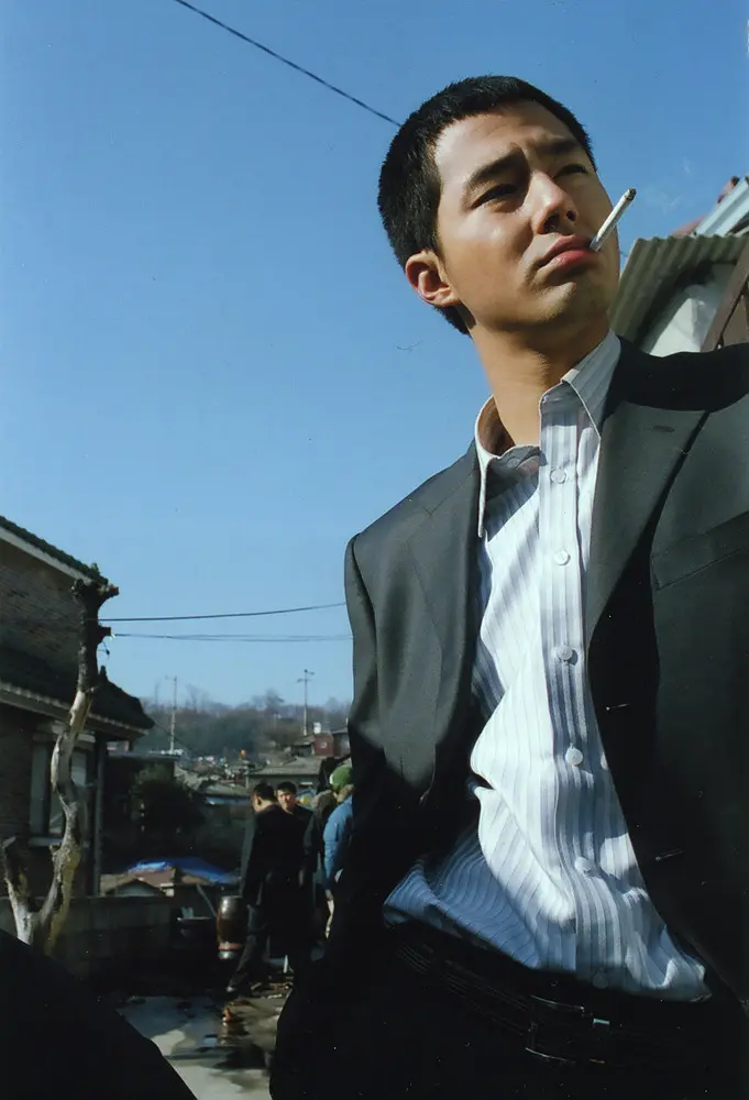 卑劣的街头剧照1