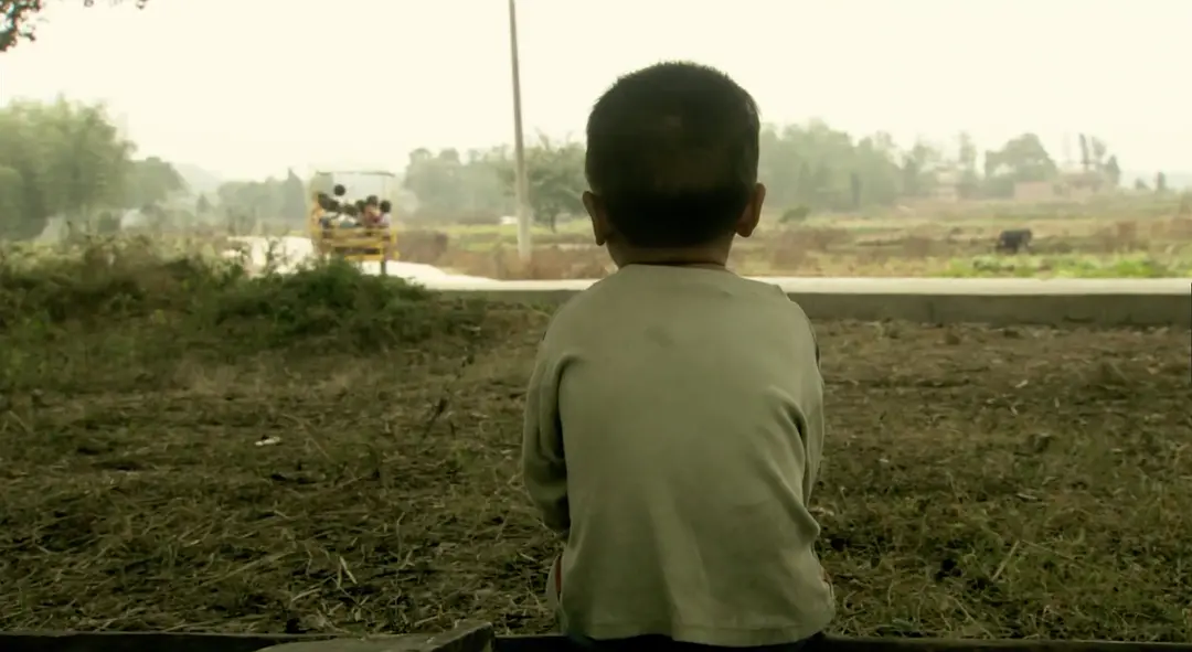 遥望南方的童年剧照2