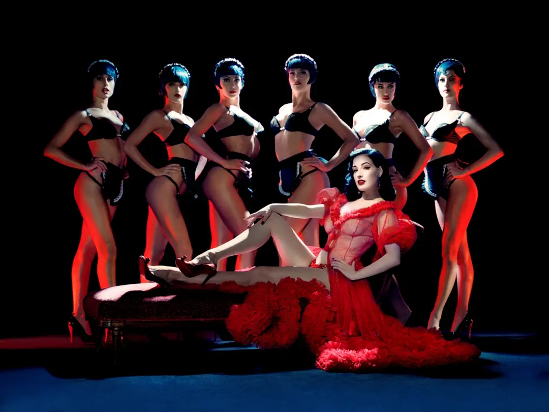 蒂塔·万·提斯疯马秀剧照1