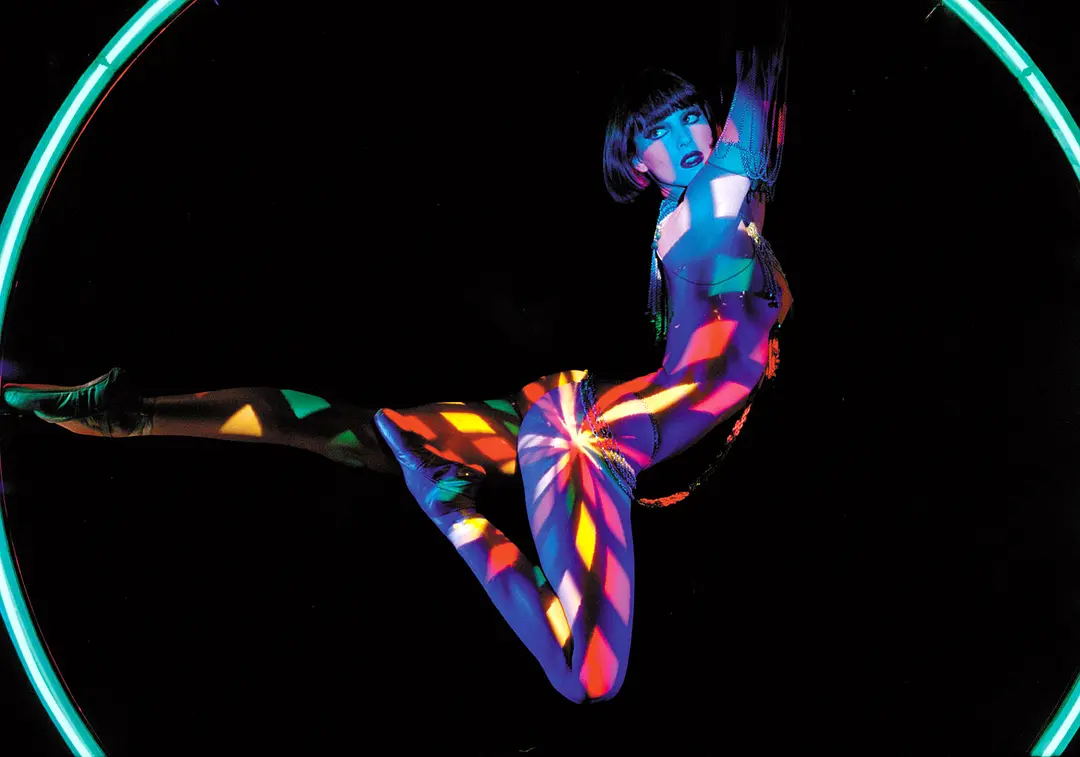 蒂塔·万·提斯疯马秀剧照2