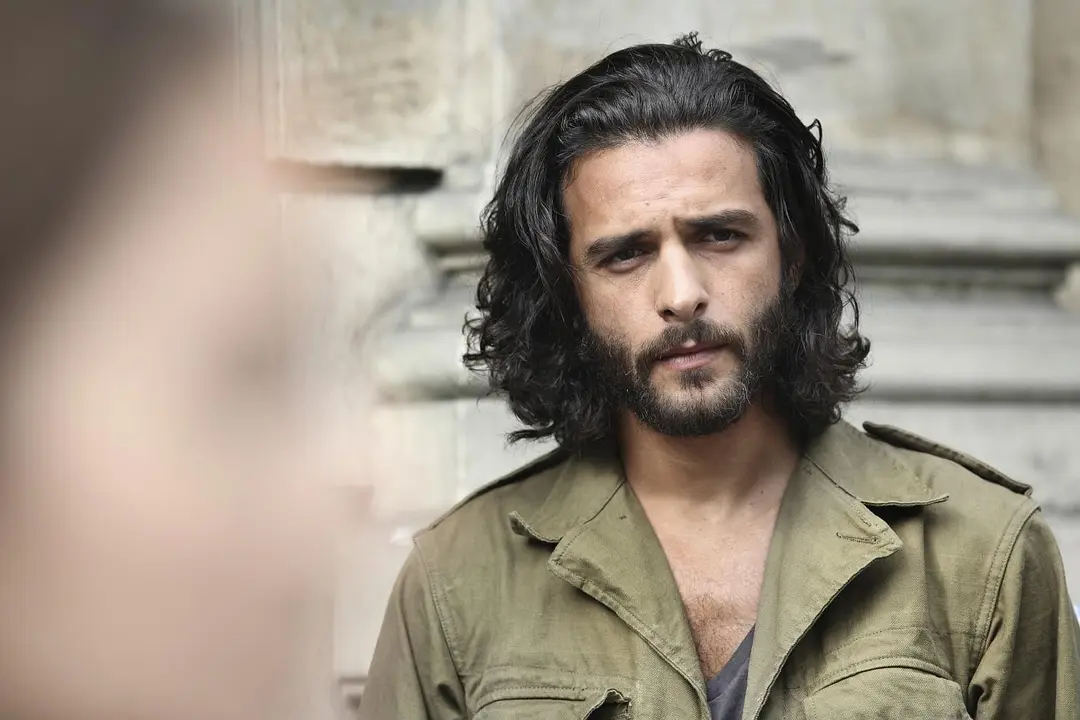 小小的白色谎言剧照1