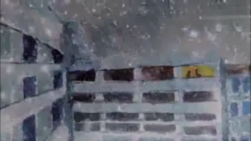 火车火车过山洞剧照2