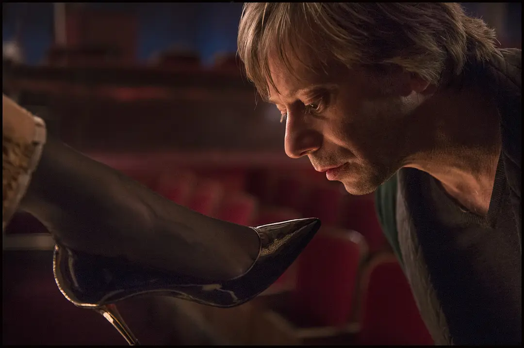 穿裘皮的维纳斯剧照1