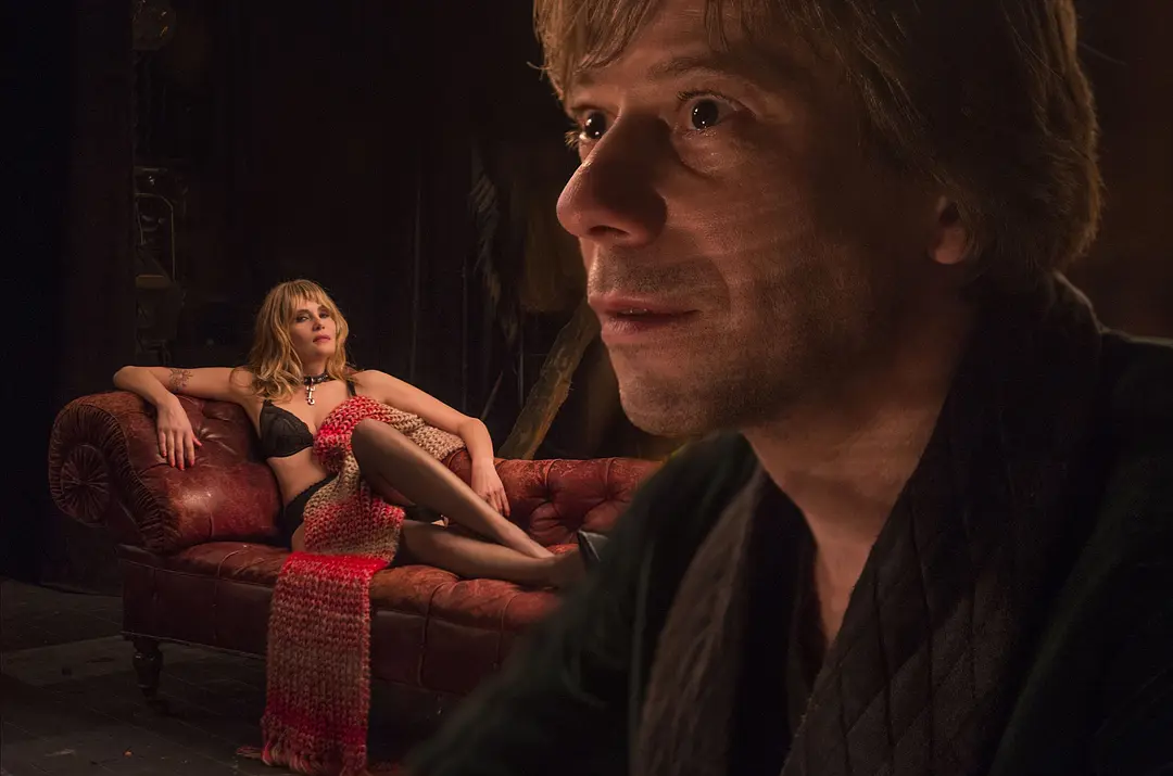 穿裘皮的维纳斯剧照2