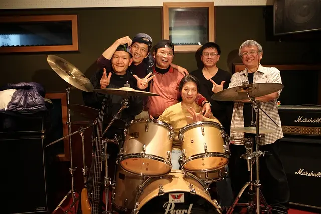 一首摇滚上月球剧照1