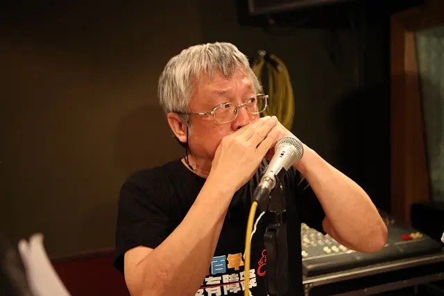 一首摇滚上月球剧照2