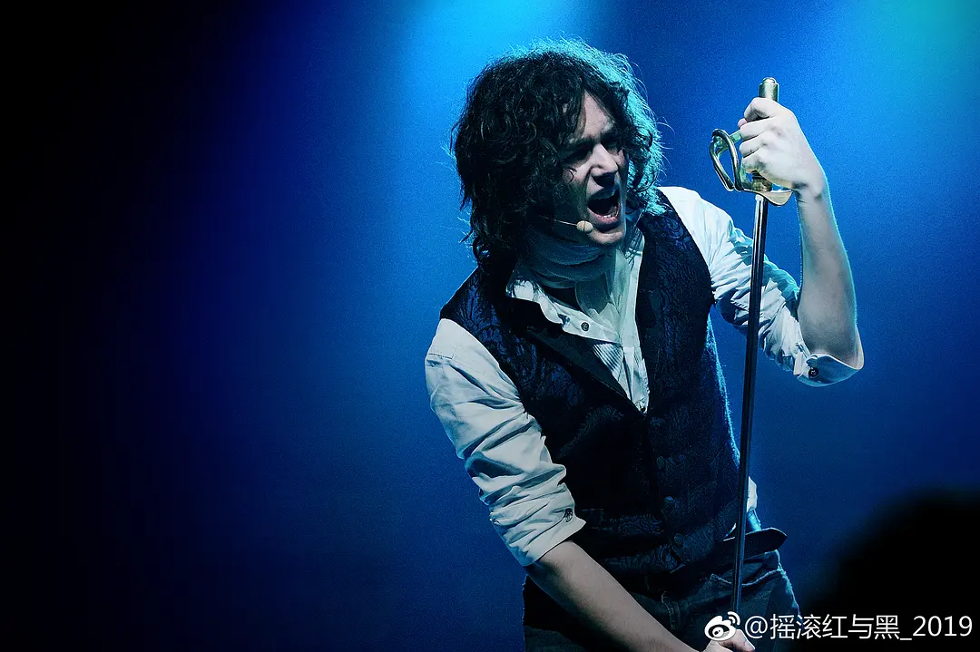 摇滚红与黑剧照3