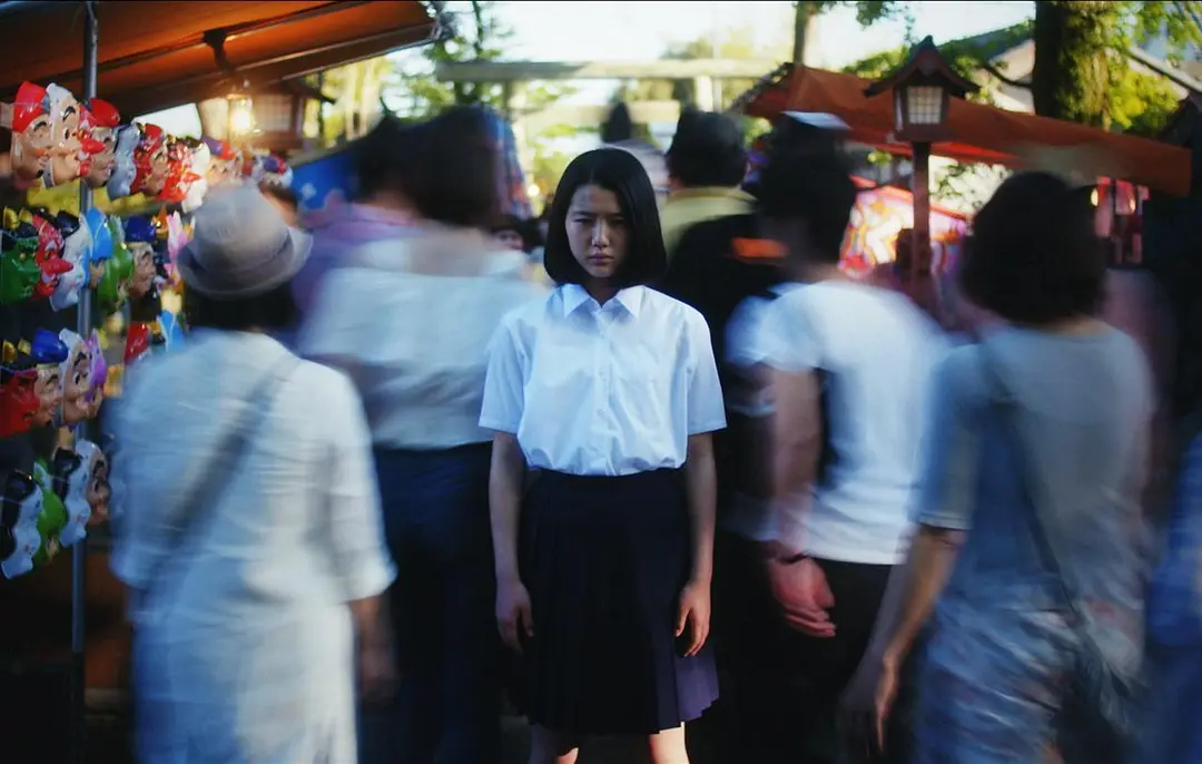 就这样，我们把金鱼放入了泳池剧照2