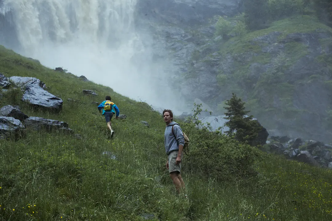 请以你的名字呼唤我剧照2