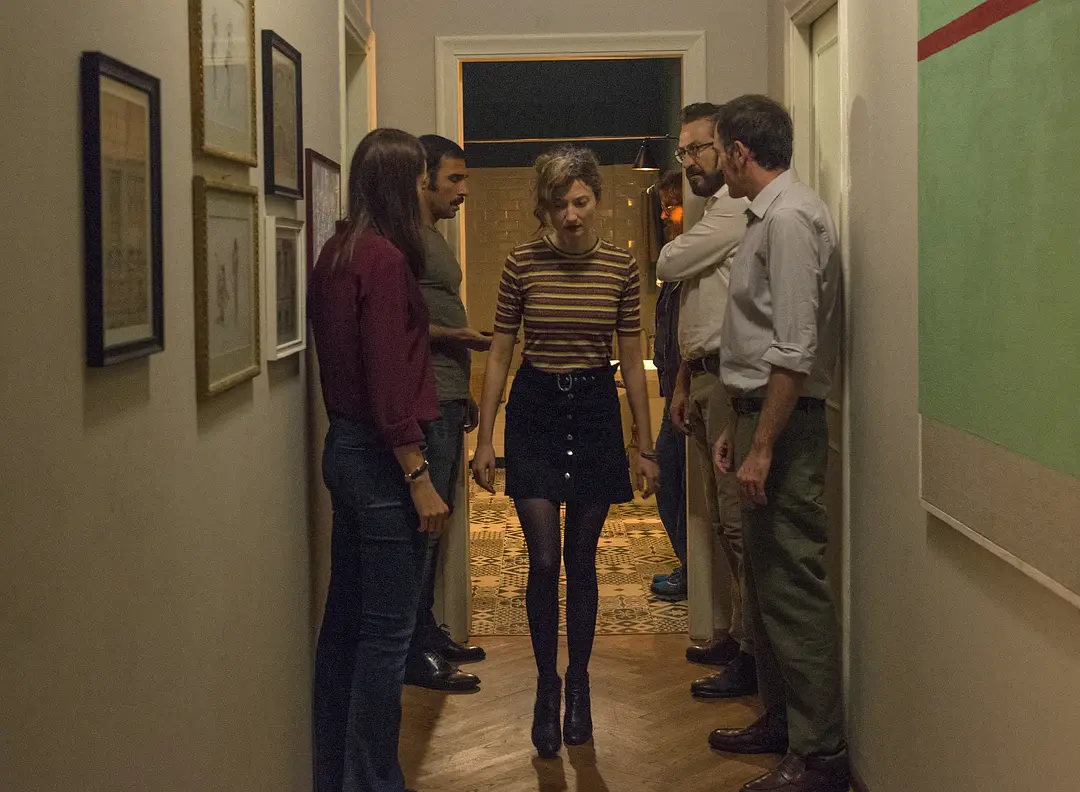 完美陌生人剧照1