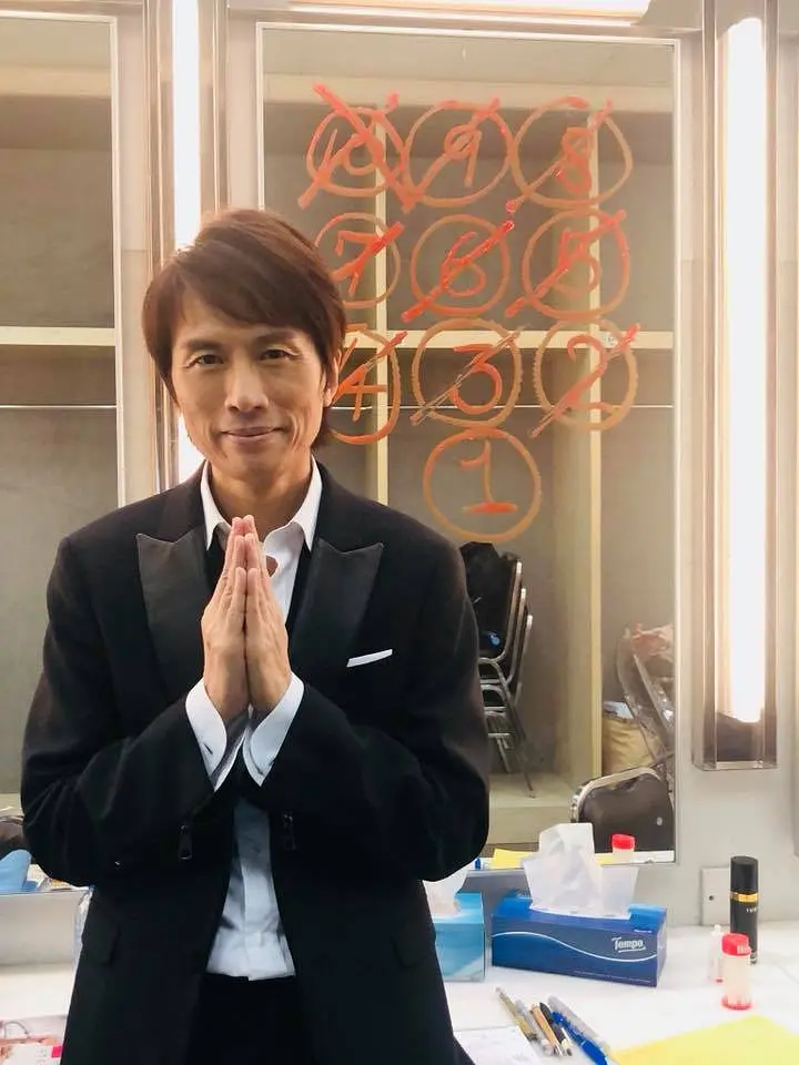 黄子华栋笃笑之金盆啷口剧照1