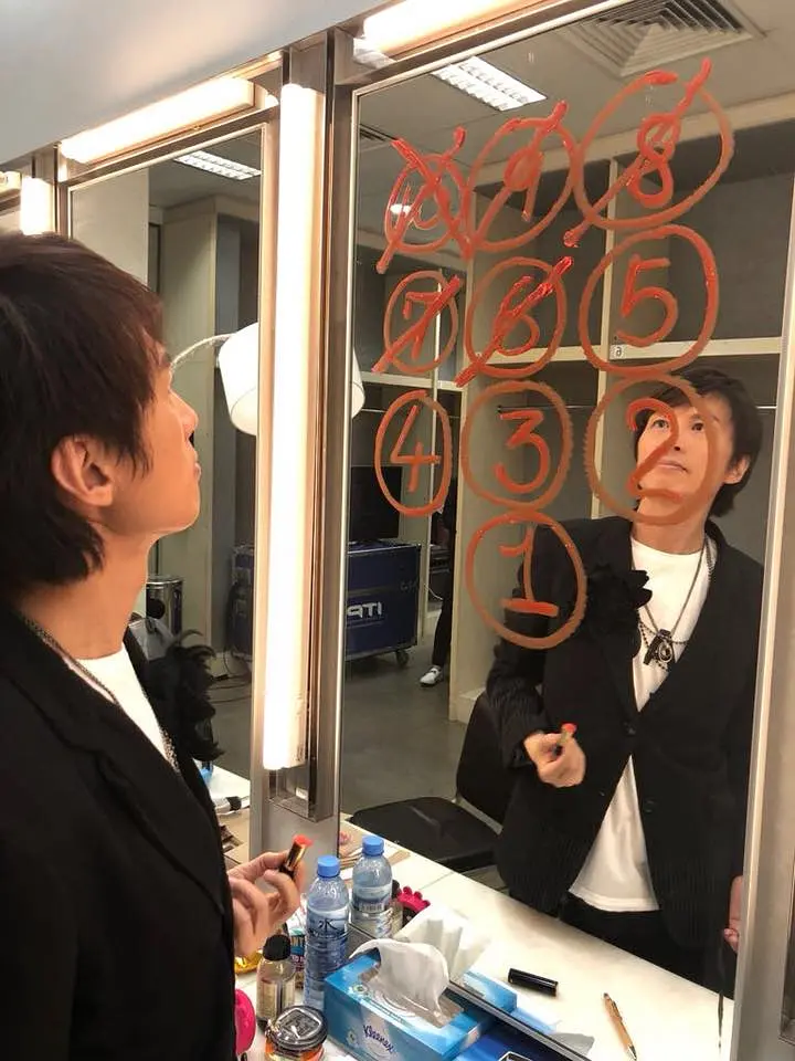 黄子华栋笃笑之金盆啷口剧照3