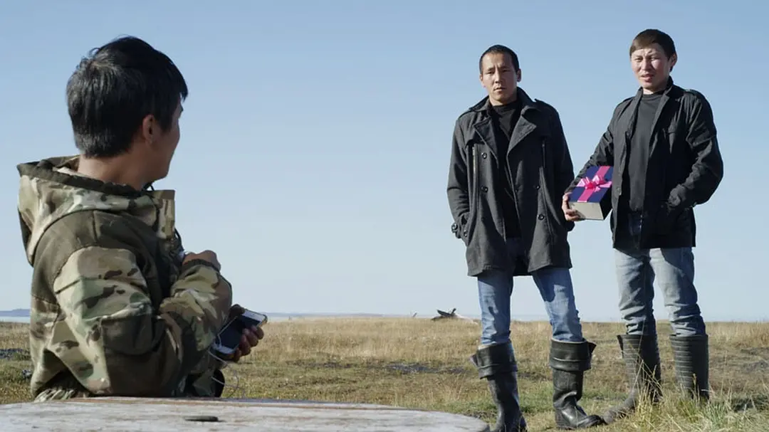 头顶太阳永不落剧照2