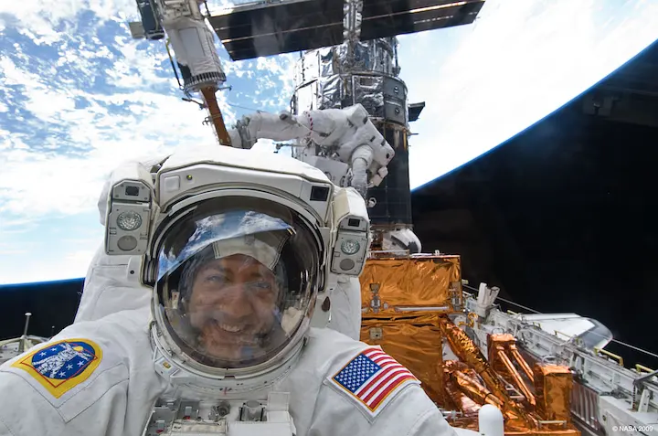 哈勃三十年：揭示宇宙奇观剧照1