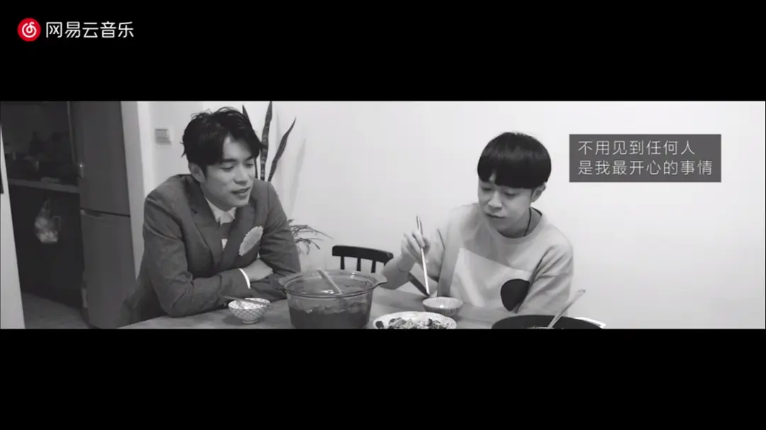 鱼丁糸Follow Me线上演唱会剧照2