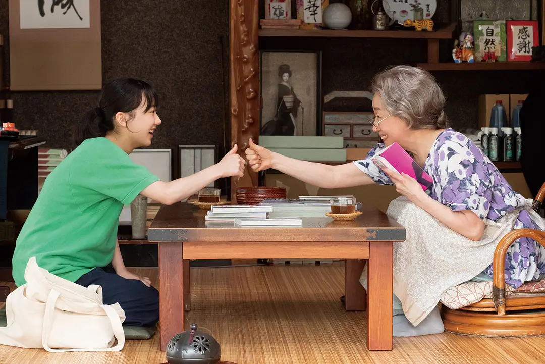 萍水相腐檐廊下剧照1