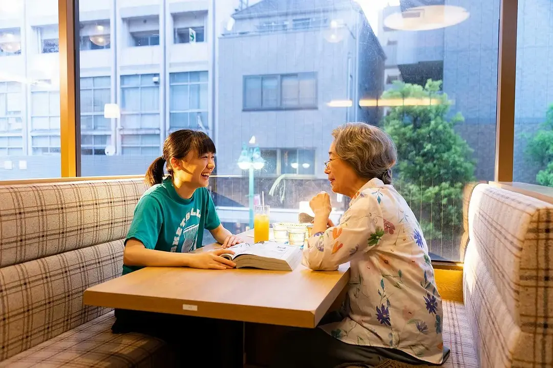 萍水相腐檐廊下剧照3