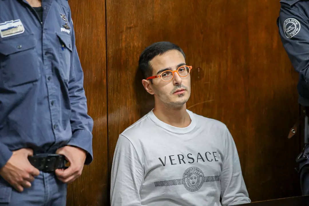 Tinder诈骗王剧照3