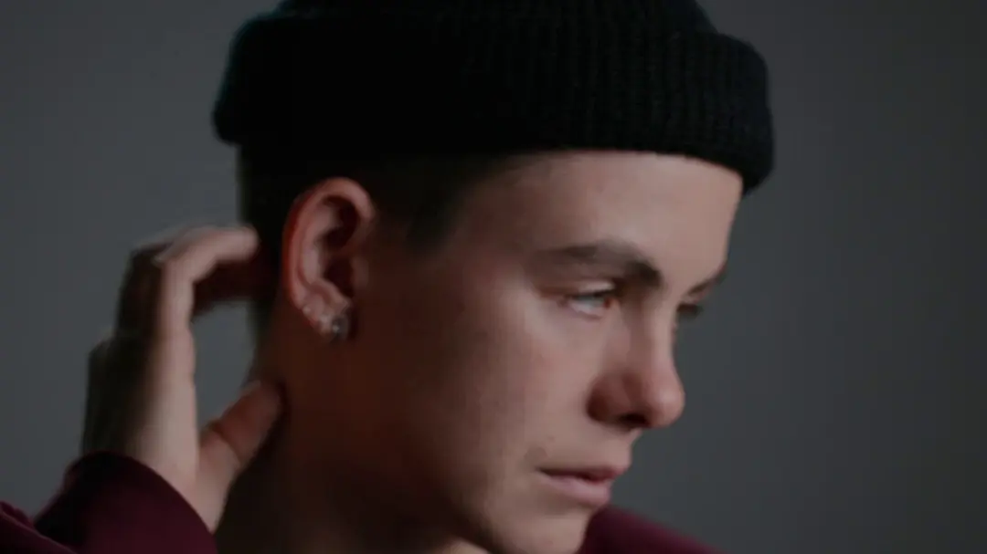 站在滑板上：利奥·贝克的故事剧照3