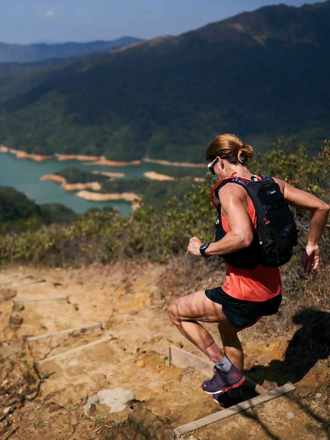 香港四径大步走剧照3