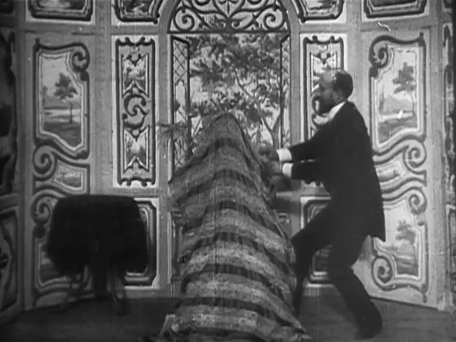 胡迪尼剧院的消失女子剧照1