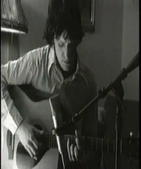 埃利奥特·史密斯的雕像剧照3