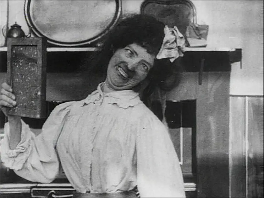 玛丽的灾难剧照2