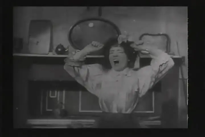 玛丽的灾难剧照3