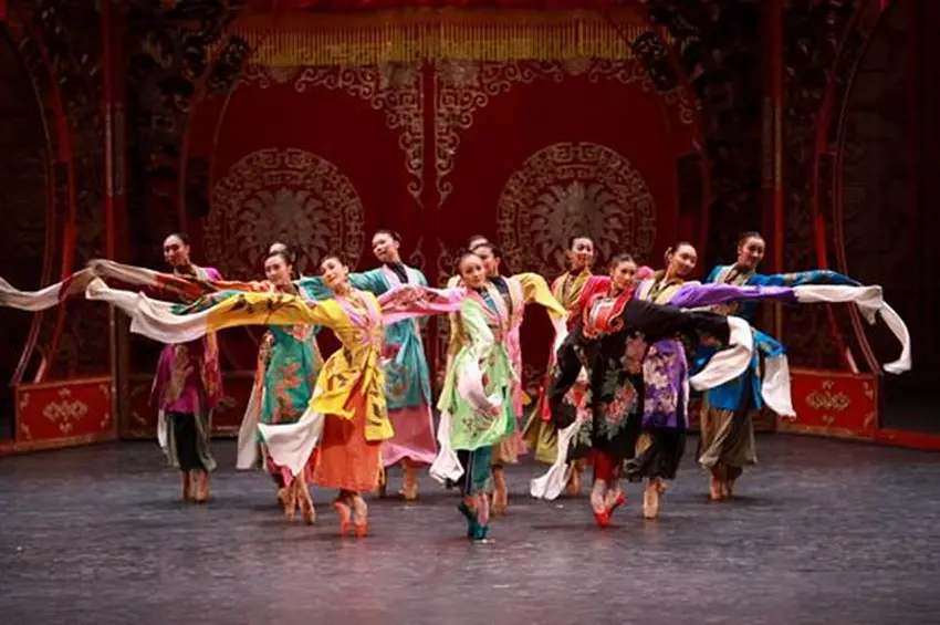 大红灯笼高高挂(芭蕾舞剧)剧照1