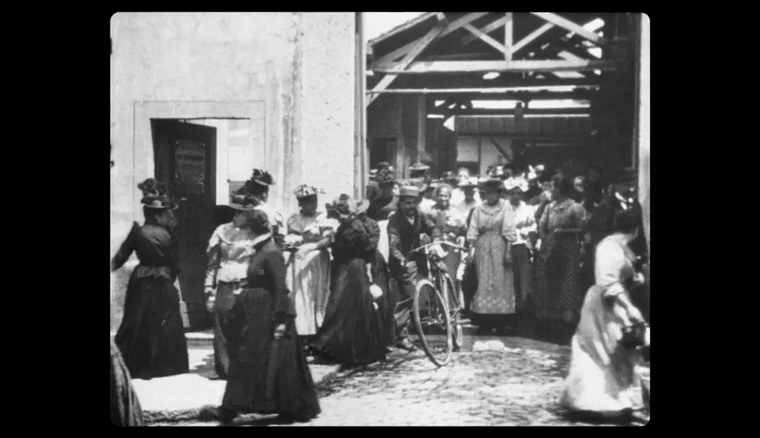 工厂大门2剧照3