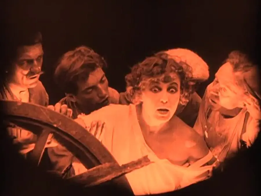 铁路的白蔷薇剧照1