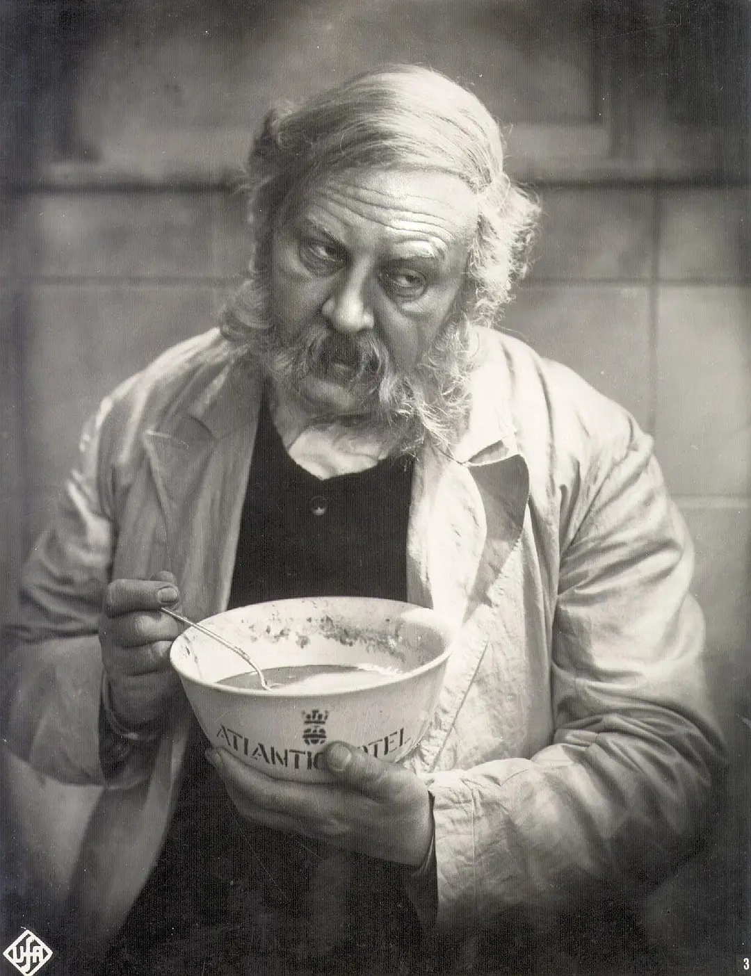 最卑贱的人剧照2