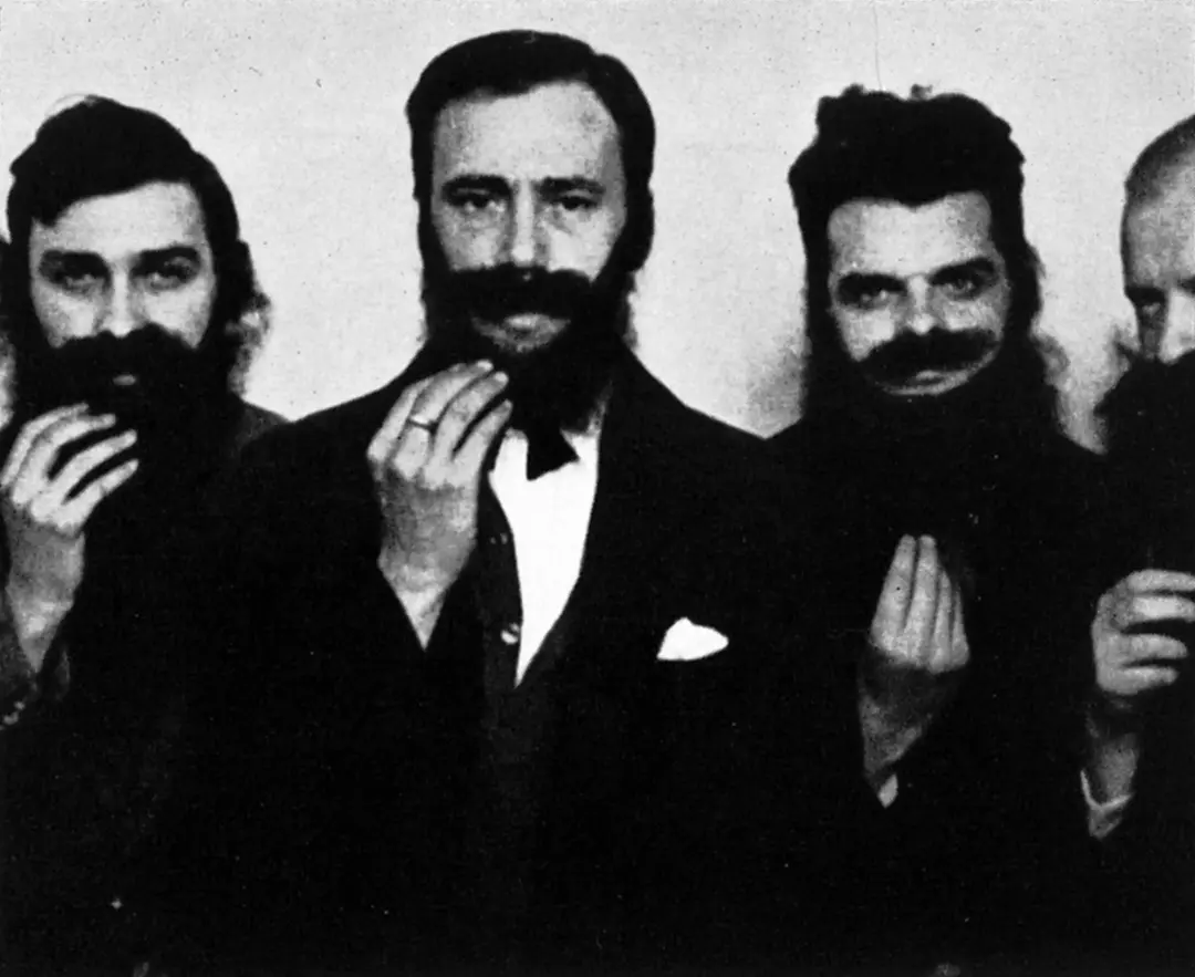 早餐前的幽灵剧照3