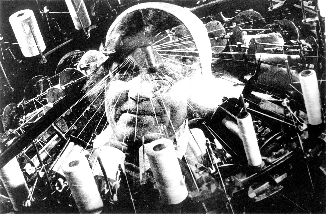 持摄影机的人剧照3